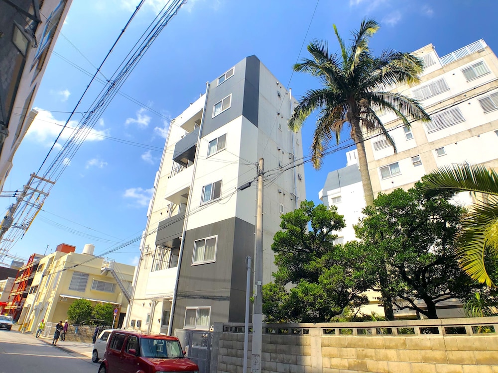 LITTLE ISLAND OKINAWA 旭橋 那覇