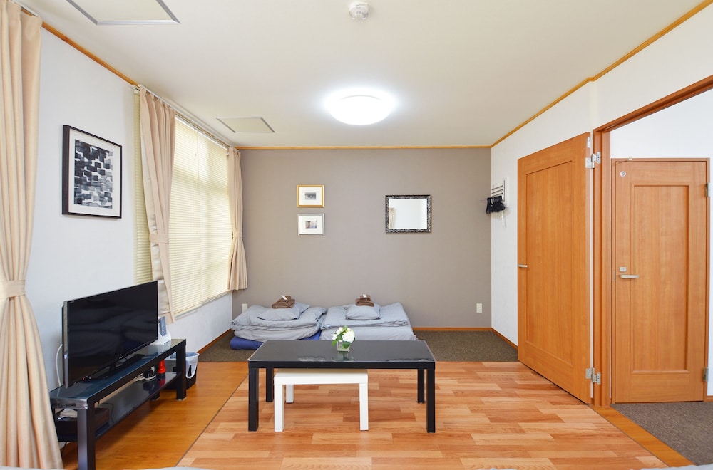 CHATEAU TIIDA 1F 那覇