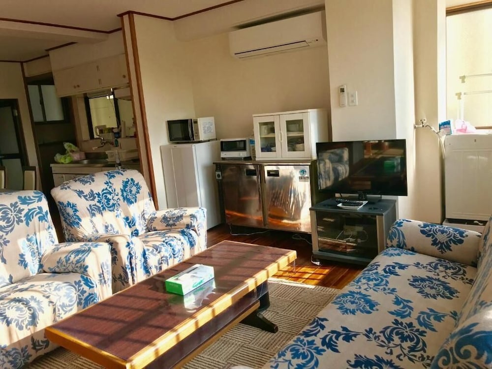 MIYAGI APARTMENT AKEBONO 那覇