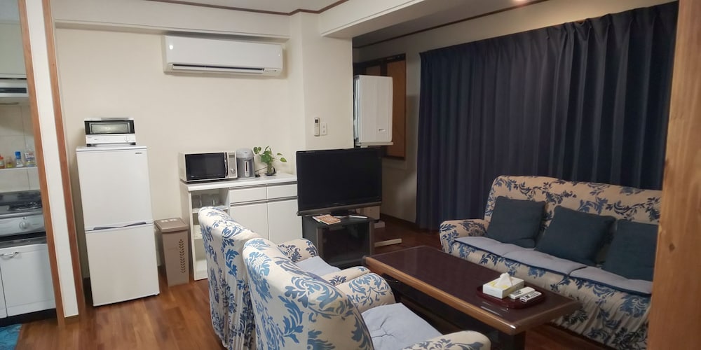 MIYAGI APARTMENT AKEBONO 那覇