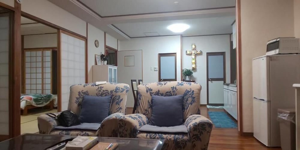 MIYAGI APARTMENT AKEBONO 那覇