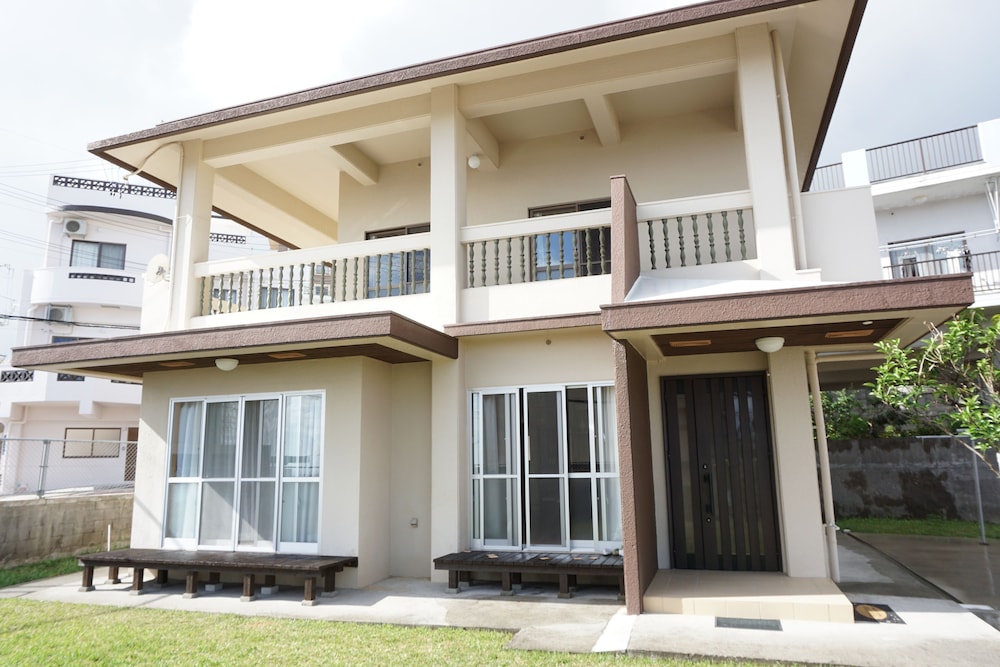 MICHELLE HOUSE 那覇
