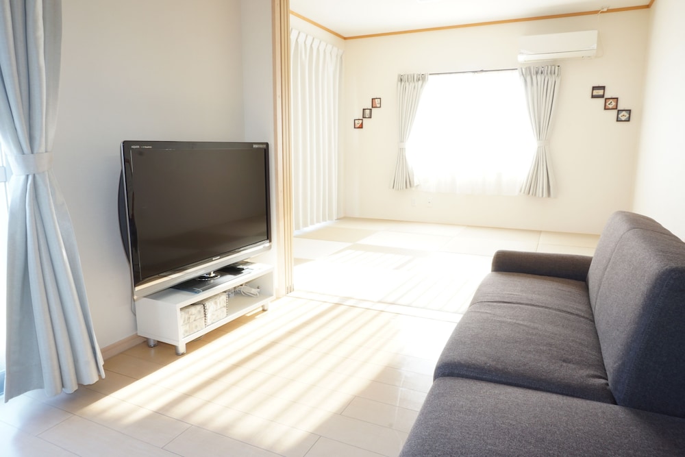 MICHELLE HOUSE 那覇