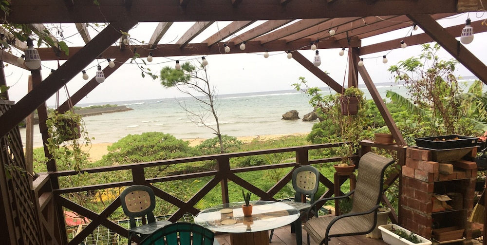 BEACH HOUSE 2 & PRIVATE BEACH 那覇