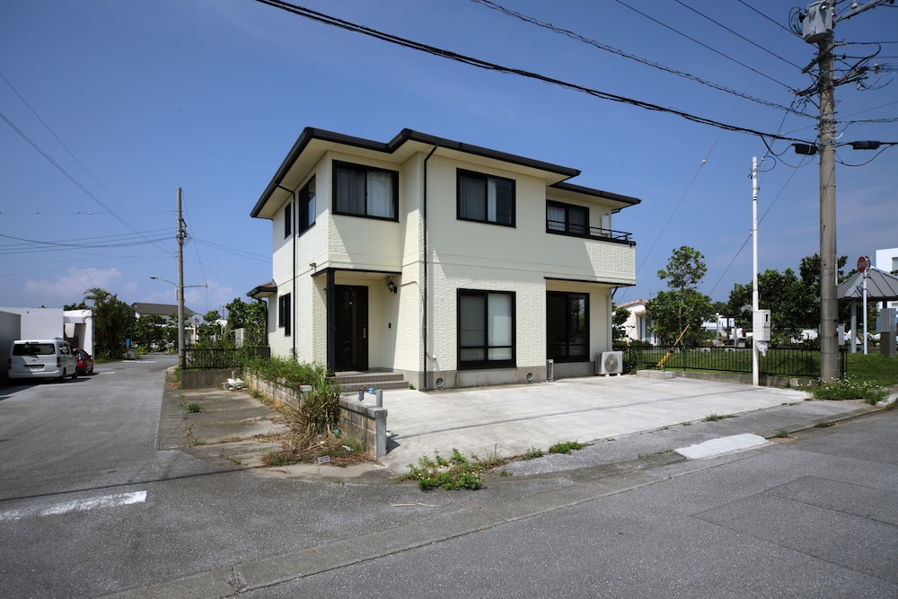 YOMITAN ZAKIMI HOUSE 那覇