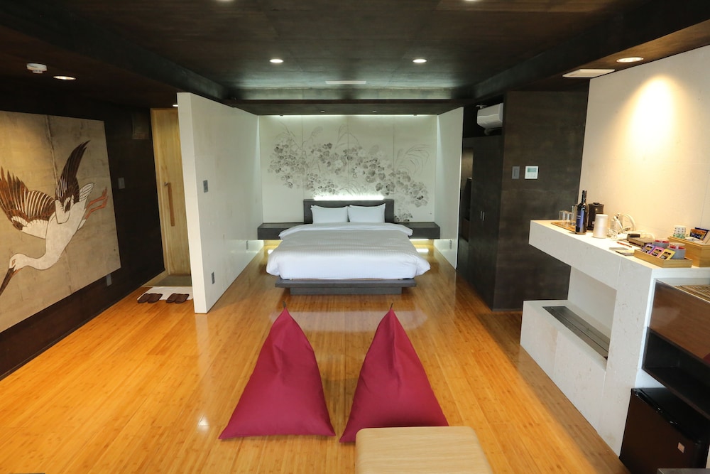 MUKAKA VILLA 鸛巣 那覇