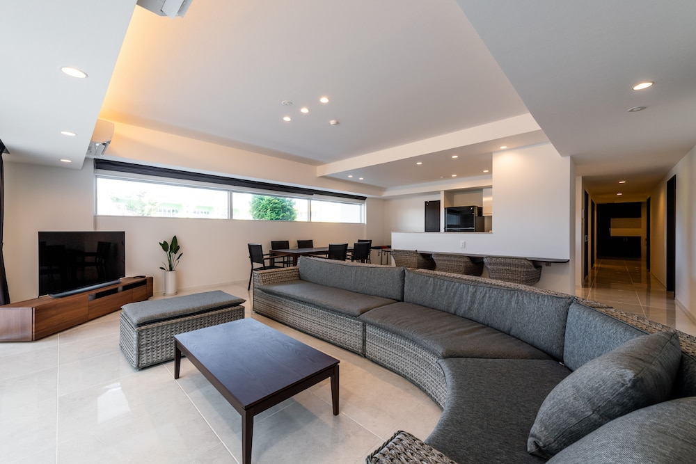 CONDO ROYAL 龍9 那覇