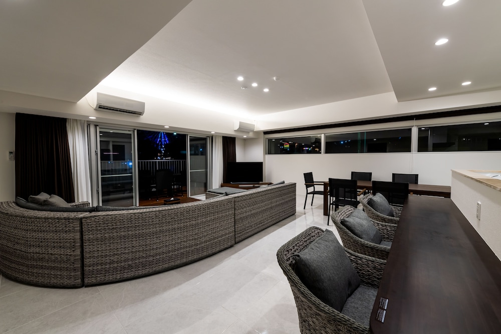 CONDO ROYAL 龍9 那覇