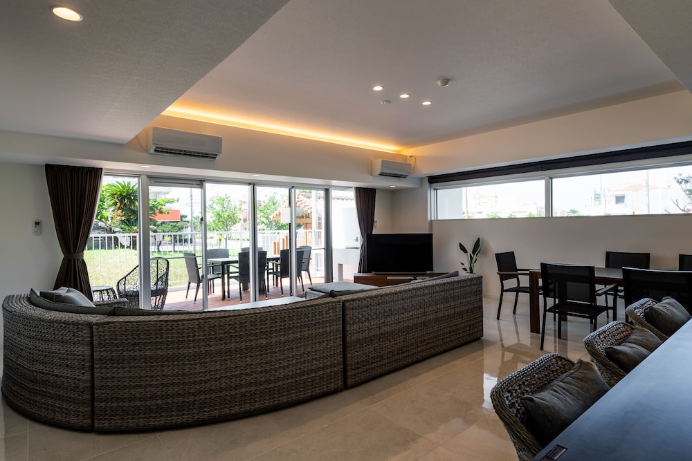 CONDO ROYAL 龍9 那覇