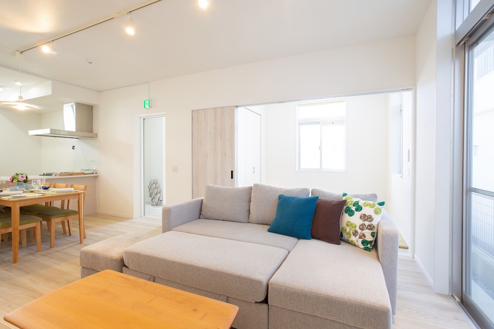 INVEST HOUSE 那覇