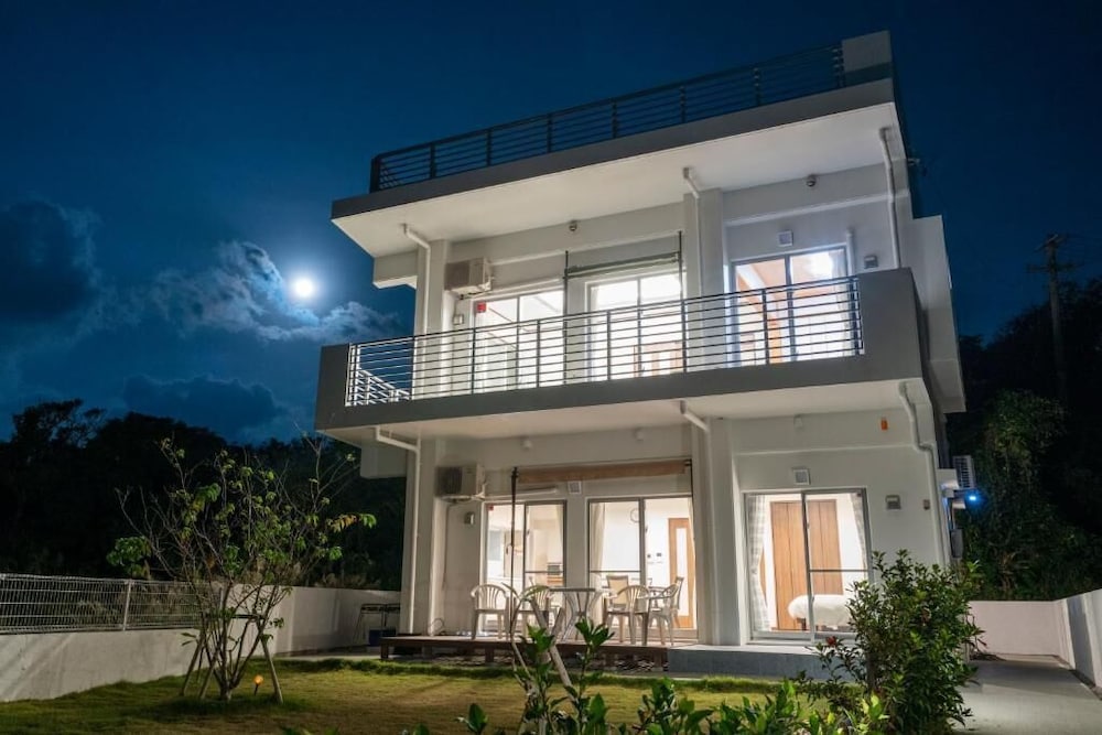 BLUE MOON IN 瀬底島 那覇