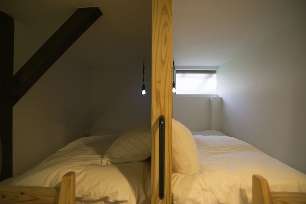 HOSTEL YUIGAHAMA + SOBA BAR 横浜