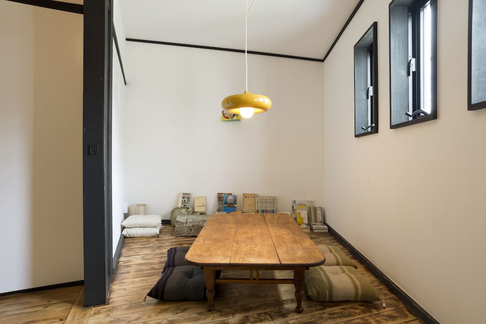 HOSTEL YUIGAHAMA + SOBA BAR 横浜