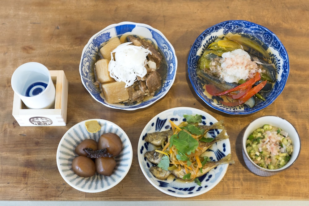 HOSTEL YUIGAHAMA + SOBA BAR 横浜