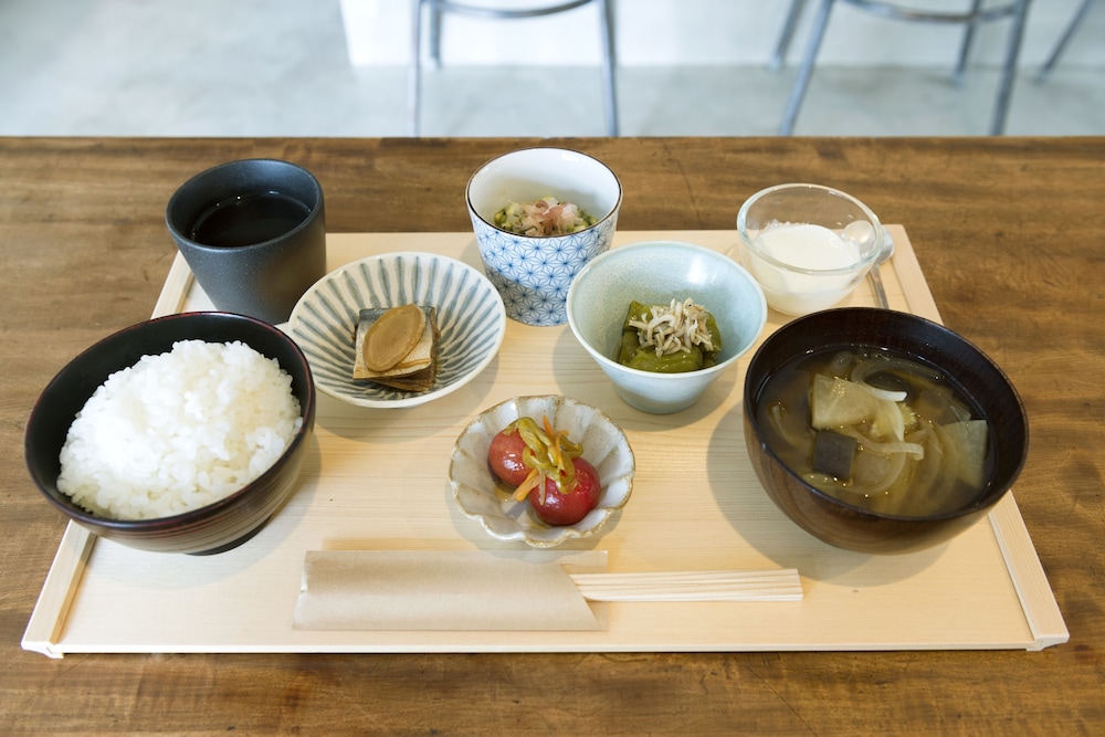 HOSTEL YUIGAHAMA + SOBA BAR 横浜