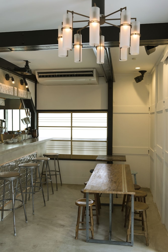 HOSTEL YUIGAHAMA + SOBA BAR 横浜