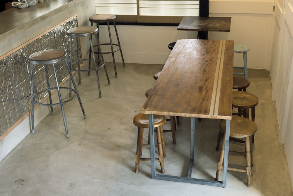 HOSTEL YUIGAHAMA + SOBA BAR 横浜