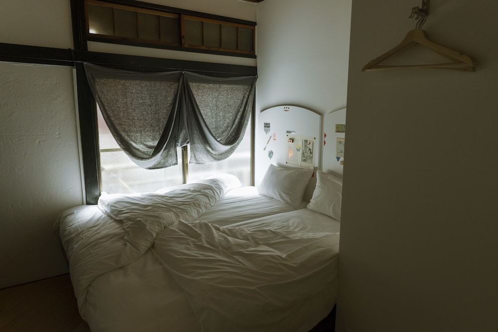HOSTEL YUIGAHAMA + SOBA BAR 横浜