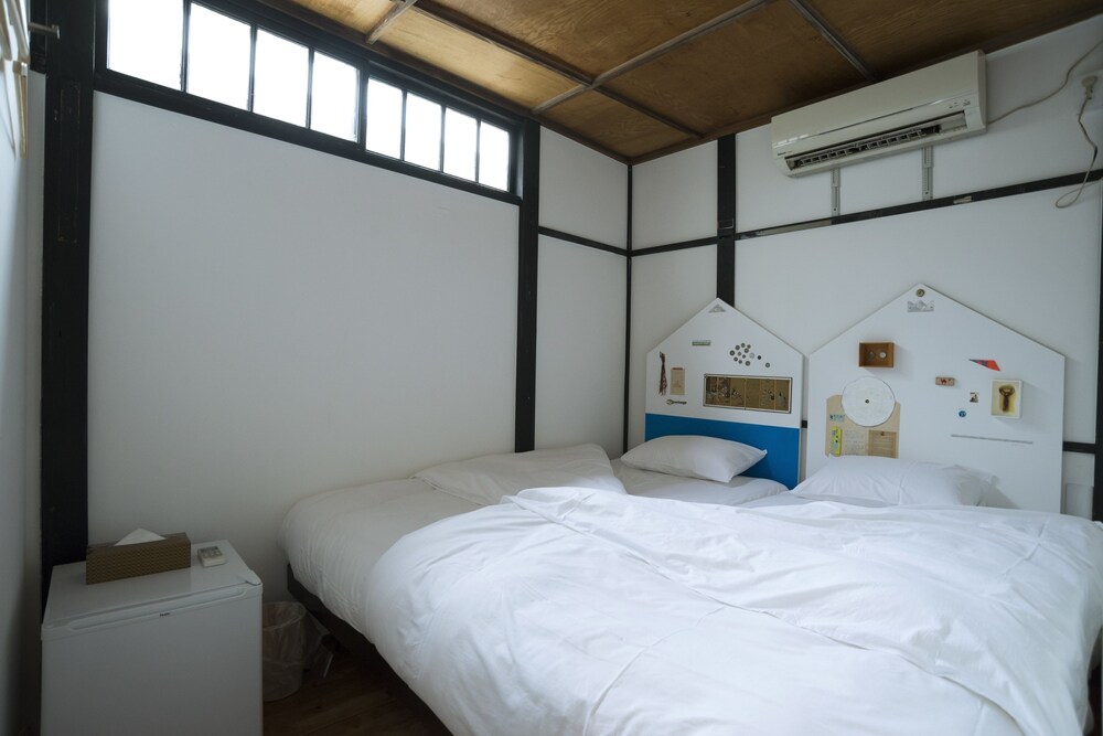 HOSTEL YUIGAHAMA + SOBA BAR 横浜