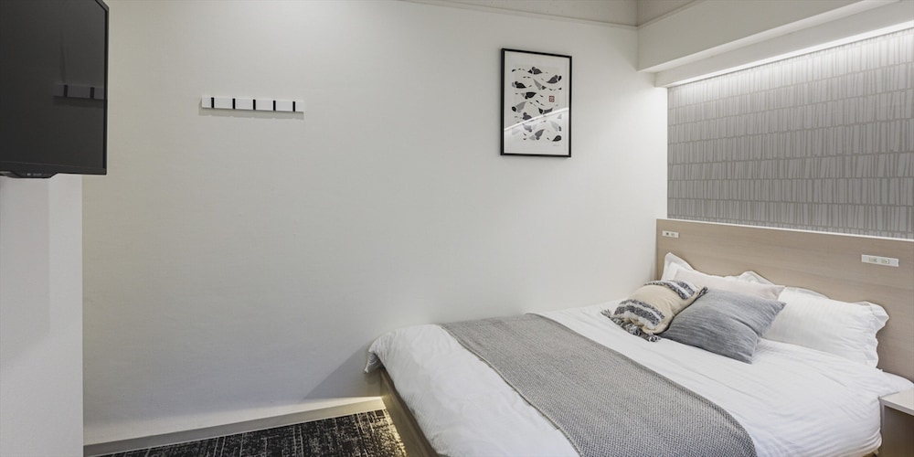 3RD PLACE BY HIDEOUT 横浜