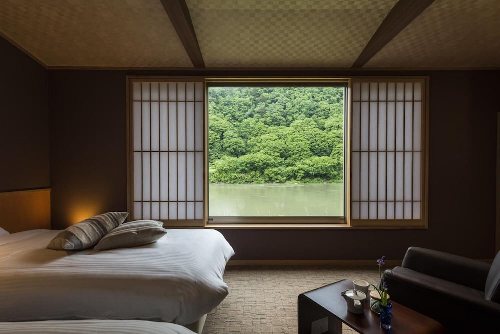 高見屋最上川別邸 紅 山形