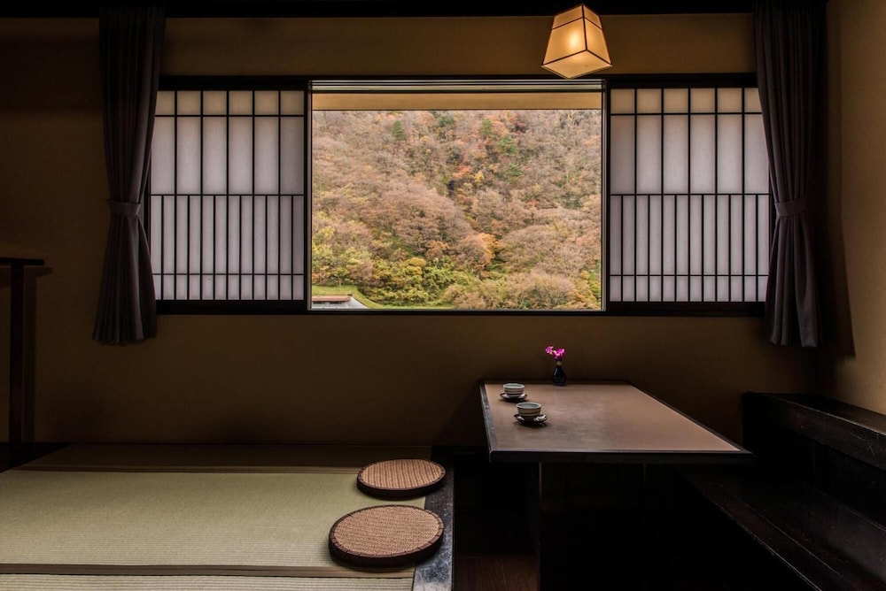 高見屋最上川別邸 紅 山形