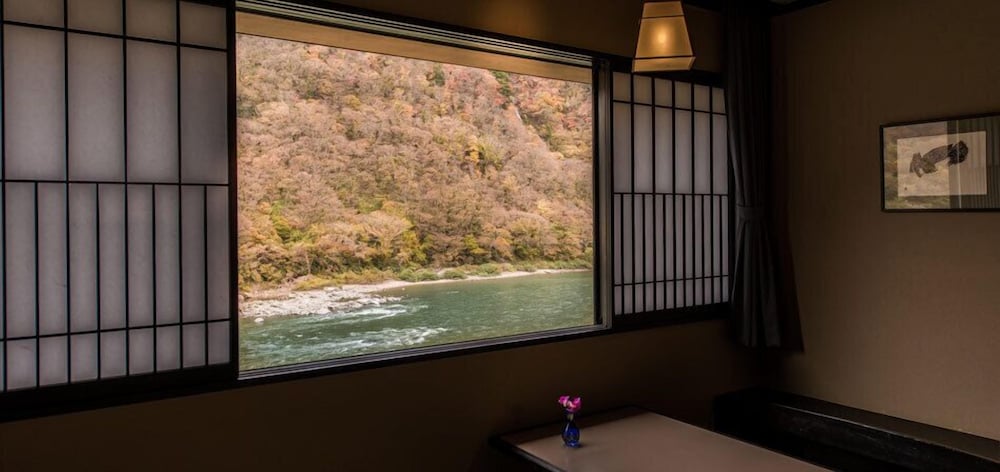 高見屋最上川別邸 紅 山形