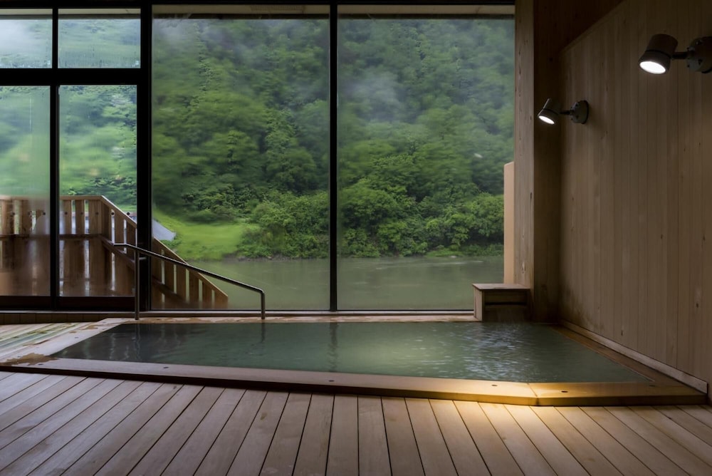 高見屋最上川別邸 紅 山形