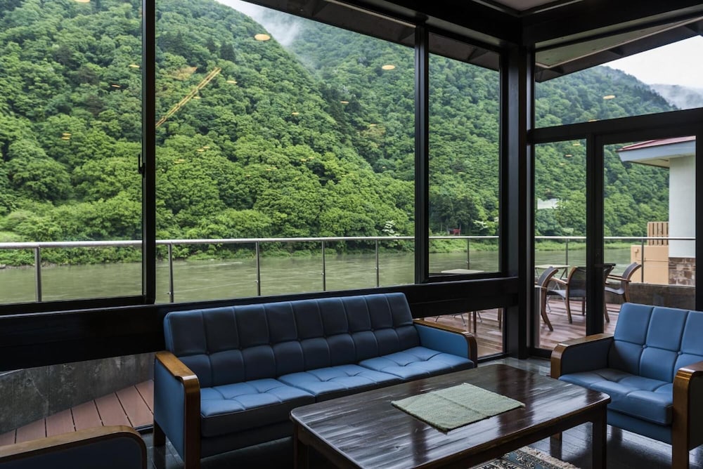 高見屋最上川別邸 紅 山形
