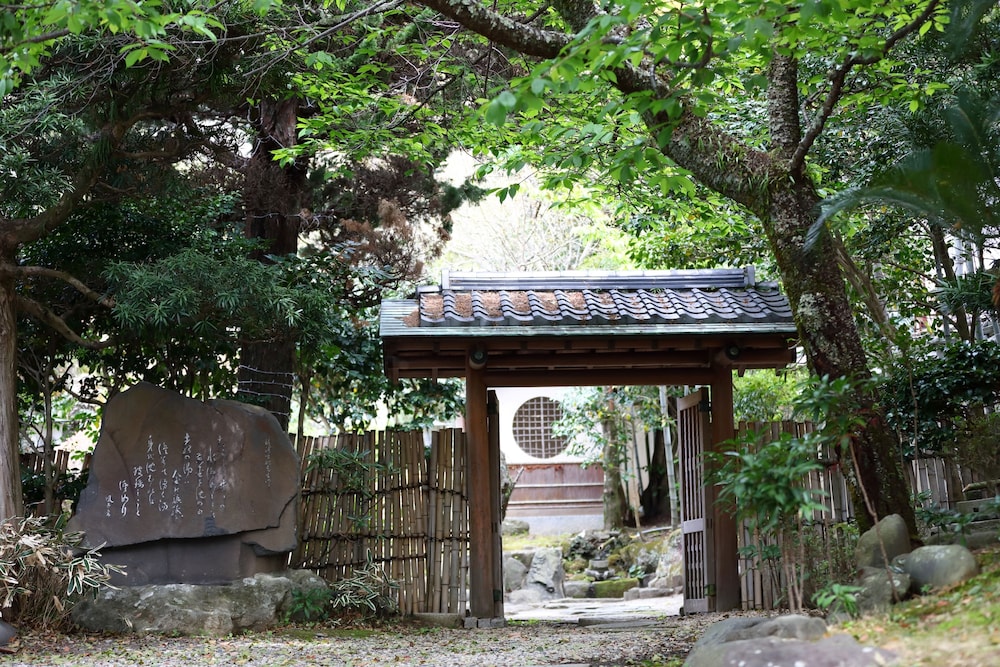 坂聖・玉樟園 静岡