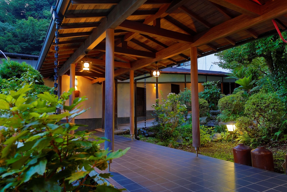 坂聖・玉樟園 静岡