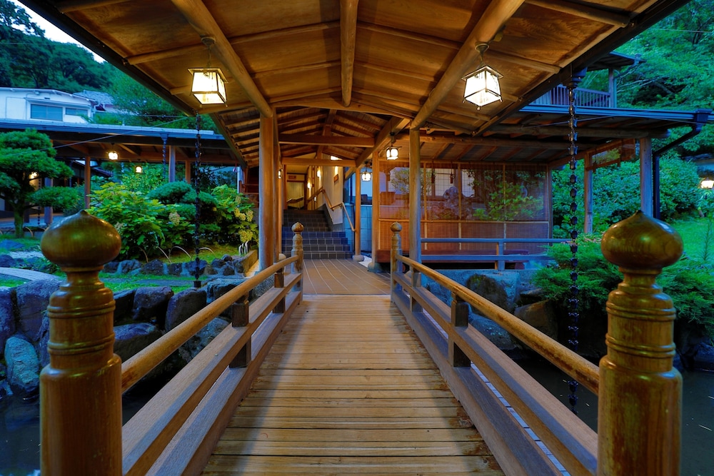 坂聖・玉樟園 静岡