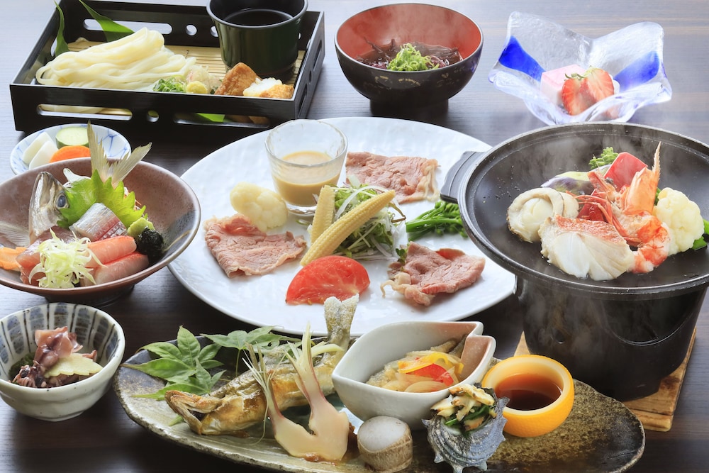 伊豆一碧湖レイクサイドテラス　（旧　紀州鉄道伊豆一碧湖ホテル） 静岡