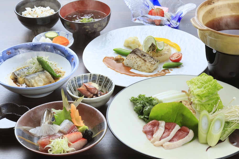 伊豆一碧湖レイクサイドテラス　（旧　紀州鉄道伊豆一碧湖ホテル） 静岡
