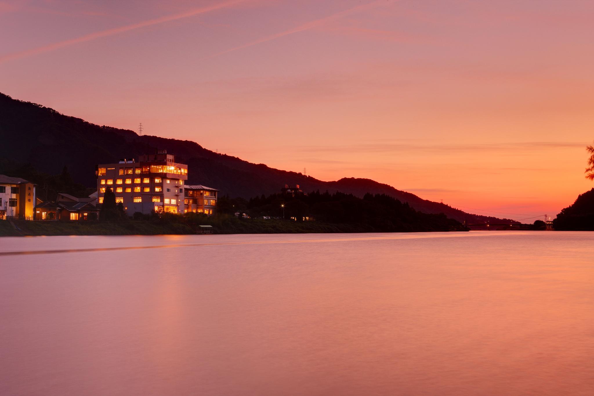 咲花温泉 翠玉の湯 佐取館 新潟