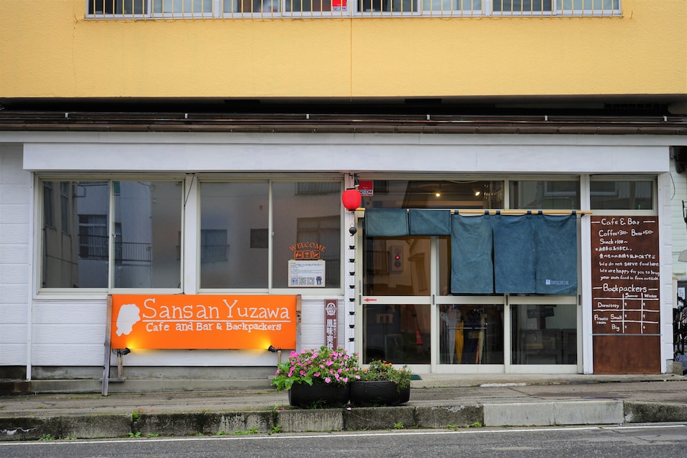 SANSAN YUZAWA CAFE AND BAR & BACKPACKERS 新潟