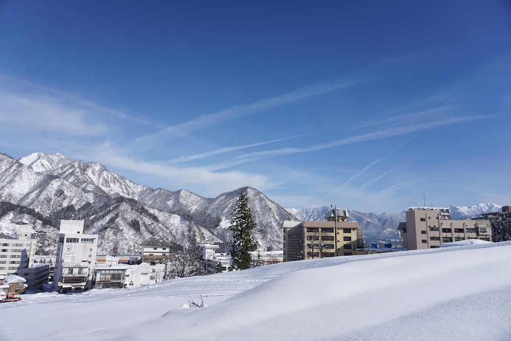 SANSAN YUZAWA CAFE AND BAR & BACKPACKERS 新潟
