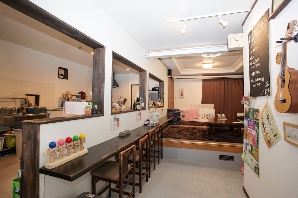 SANSAN YUZAWA CAFE AND BAR & BACKPACKERS 新潟