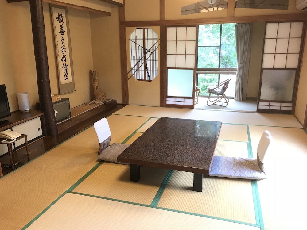 越後田中温泉 しなの荘. 新潟