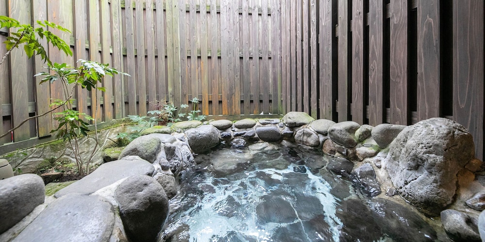 湧き水と創作料理の宿 つるや 熊本