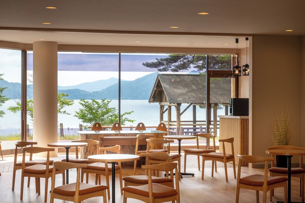 湖畔浪漫の宿かたくりの花 秋田