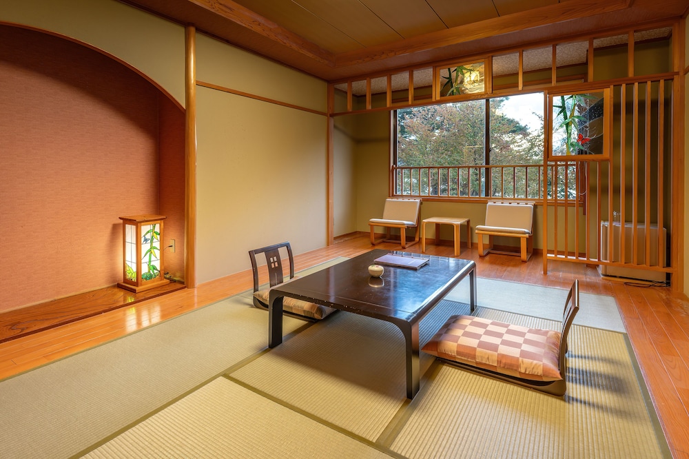 湖畔浪漫の宿かたくりの花 秋田