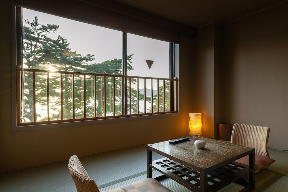 湖畔浪漫の宿かたくりの花 秋田