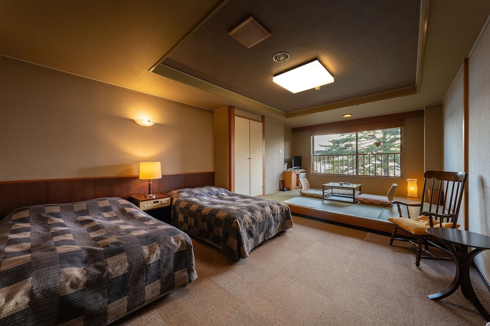 湖畔浪漫の宿かたくりの花 秋田