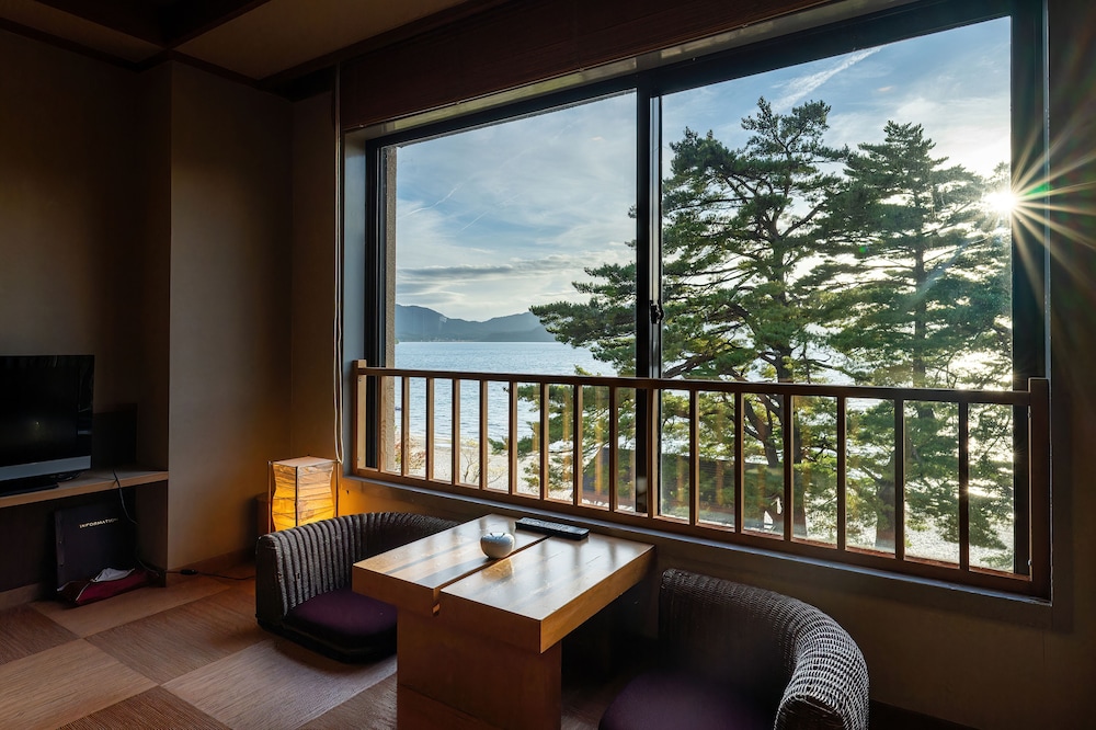 湖畔浪漫の宿かたくりの花 秋田