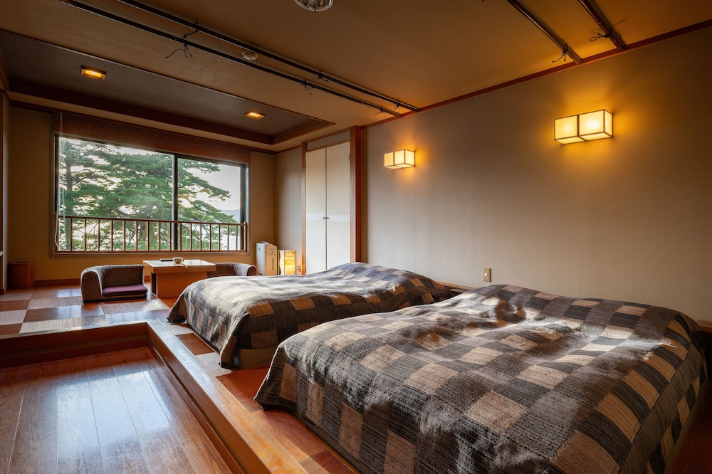 湖畔浪漫の宿かたくりの花 秋田