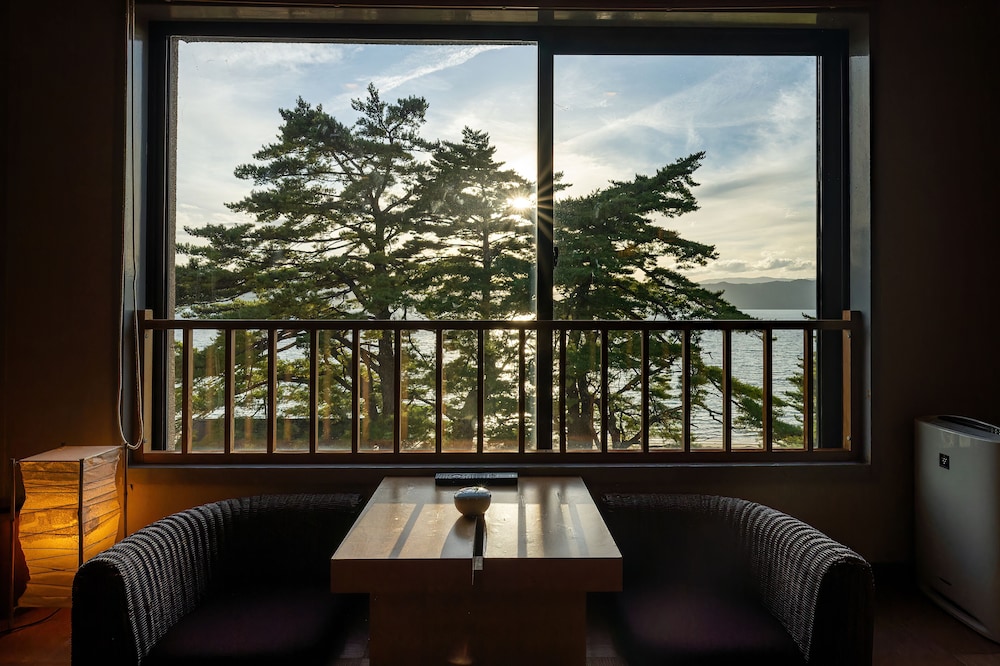 湖畔浪漫の宿かたくりの花 秋田