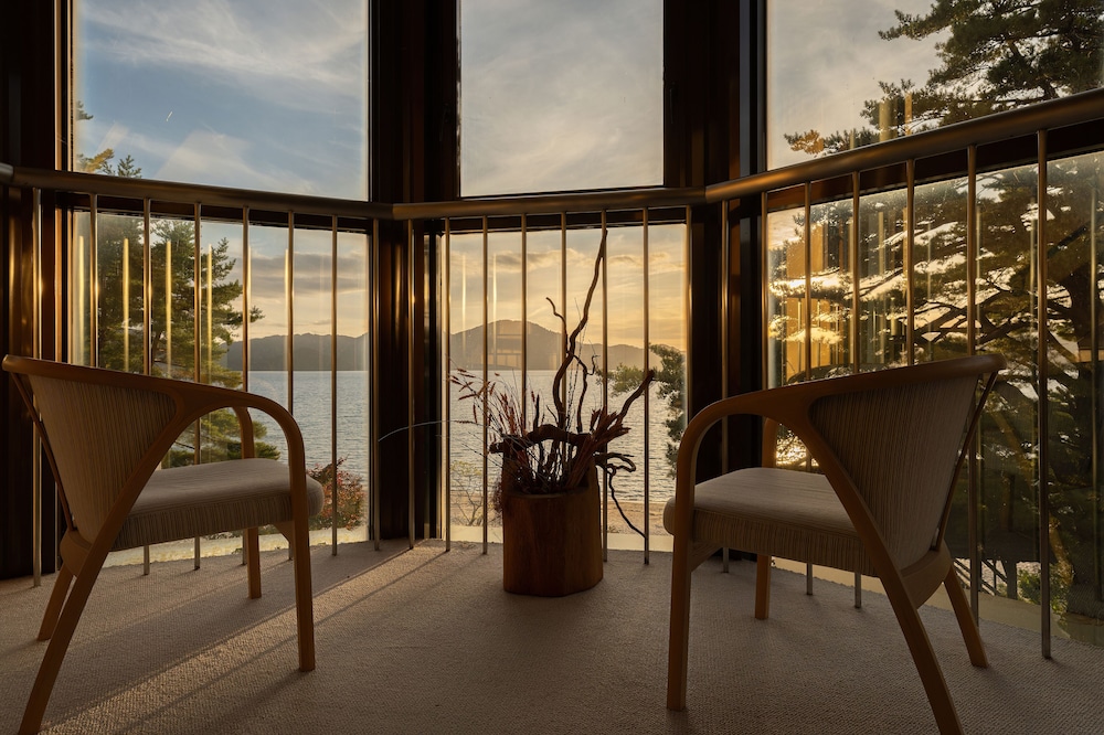 湖畔浪漫の宿かたくりの花 秋田