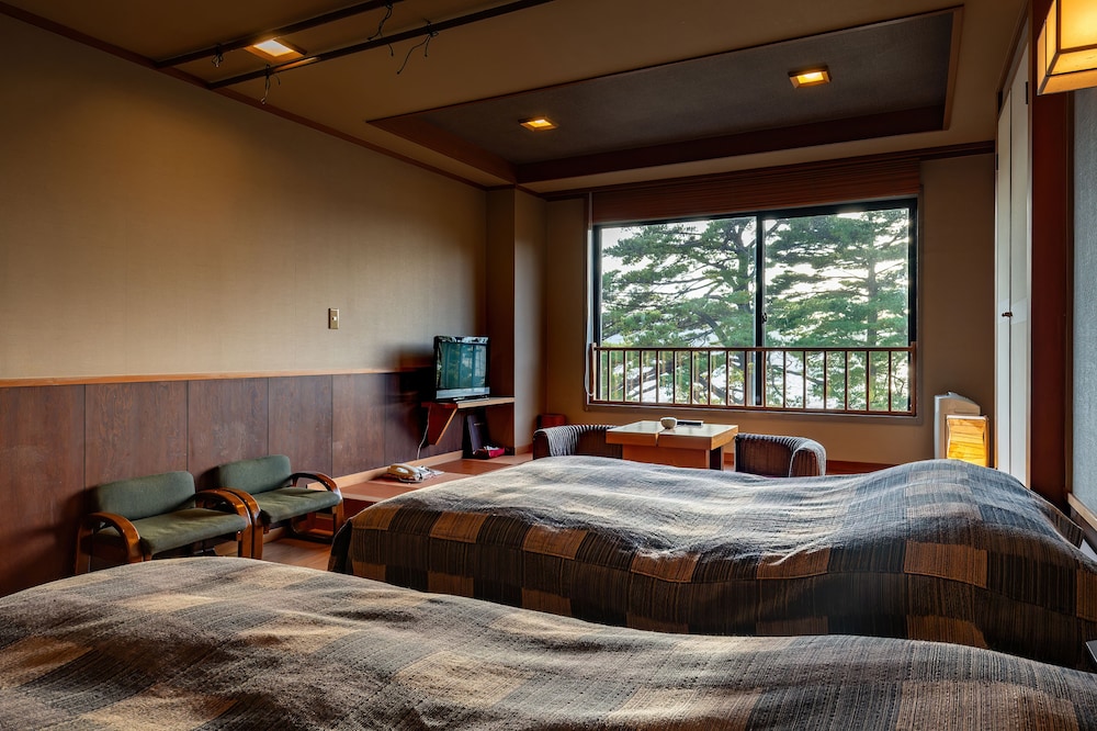 湖畔浪漫の宿かたくりの花 秋田