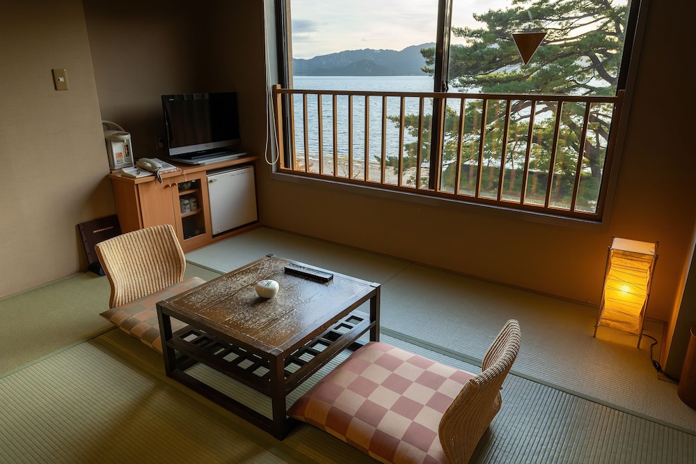 湖畔浪漫の宿かたくりの花 秋田